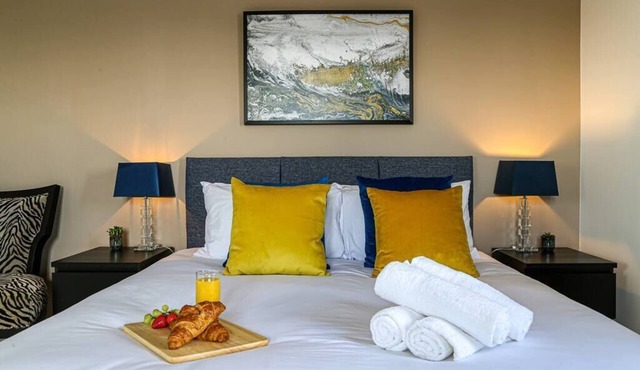 Premium 4 large double bed townhouse in Bicester