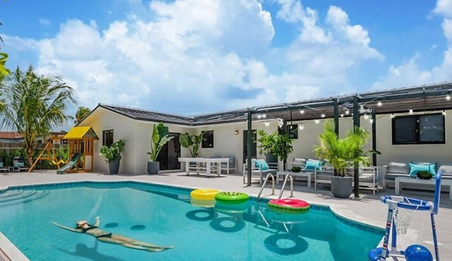 Premium 5BR Experience w/BBQ/Court/Games & Fun