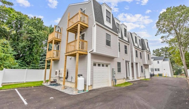 Premium 6-Suite House Great for Work Teams