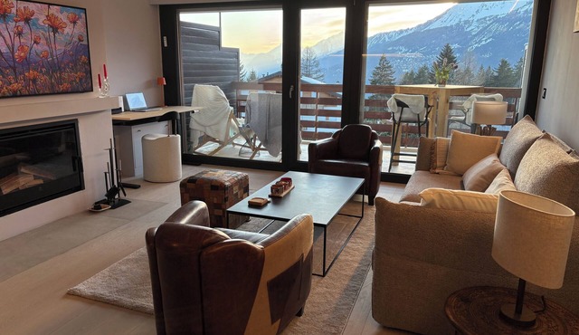 Premium apartment in Crans Montana with parking, ski box and pool next to golf.