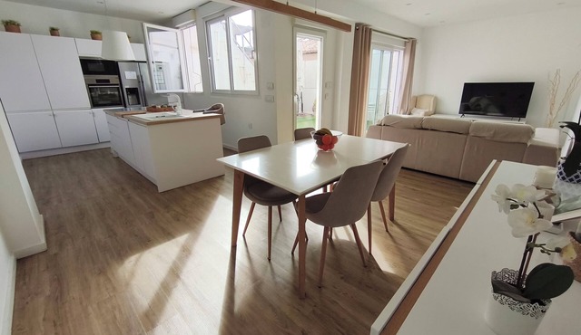 Premium apartment with terrace in Valencia (minimum 1 1 nights)