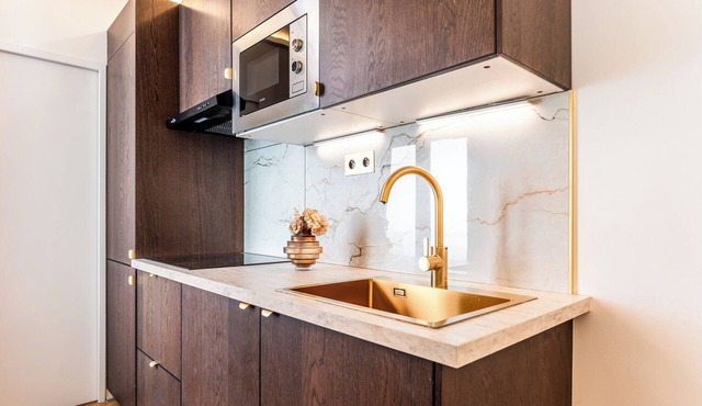 Premium Apartment with Private Jacuzzi Sleeps- Chine 1