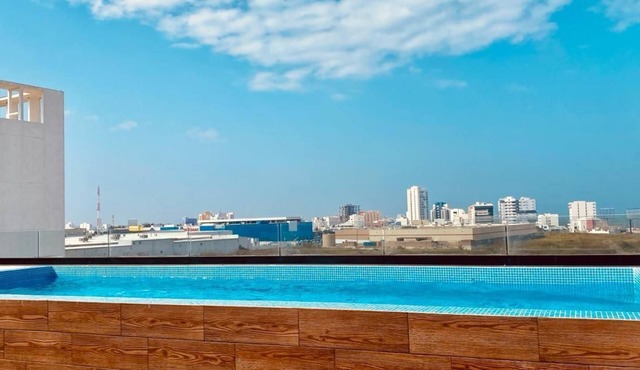Premium Apt/infinity pool/5 blocks to the beach