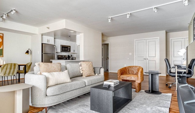 Premium Ballston 2BR w/Concierge, W/D & Pool, near Metro, by Blueground