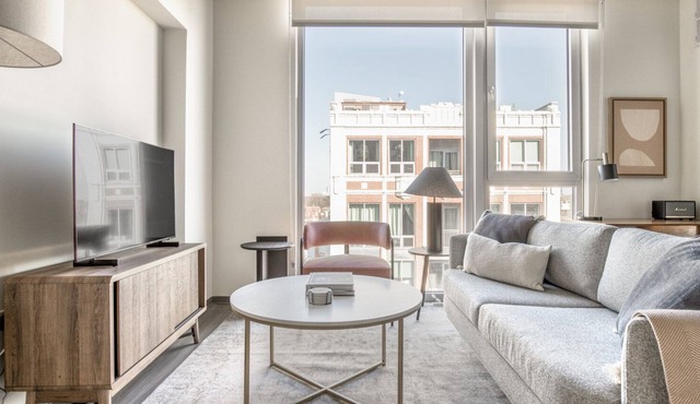 Premium Bucktown 1BR w/ Lounge, Roof & Gym, nr L, by Blueground