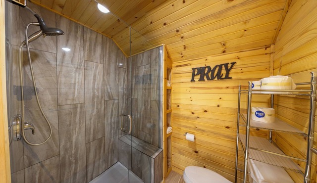 Premium Cabin w/Fishing Kayaks Grill Hiking and much more!