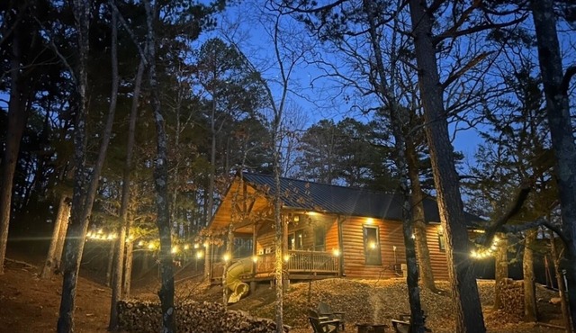 Premium cabin with all the amenities and close to trails.