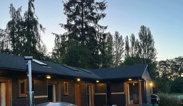 Premium countryside escape. Hot tub, fire pit all enclosed within two acre field