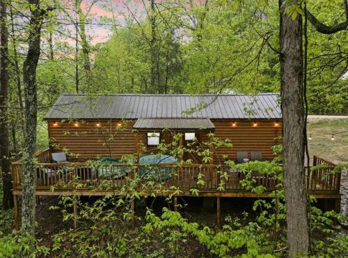 Premium Creekside Cabin Hot Tub, Red River Gorge
