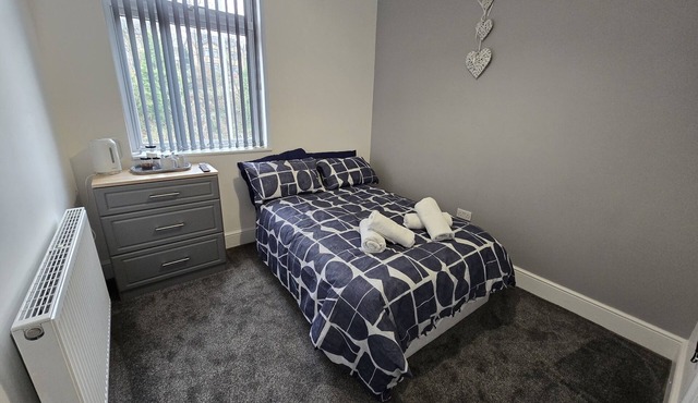 Premium Double room Ensuite with Shower Room 4