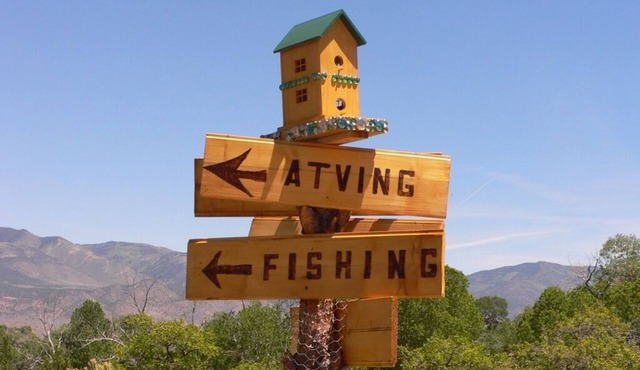 Premium full-hookup drive-through RV 1 space with direct access to Paiute Trail