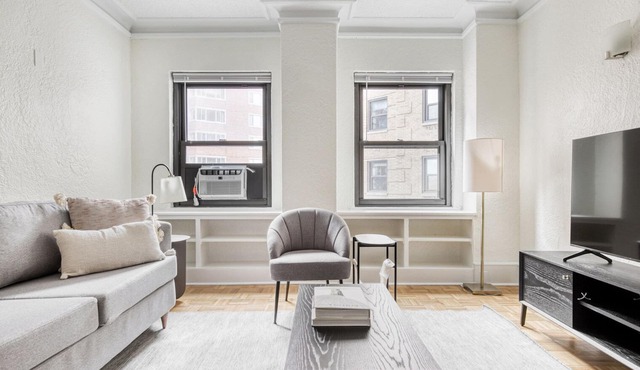 Premium Gold Coast 1BR w/Doorman & Gym, 2 blocks to L, by Blueground