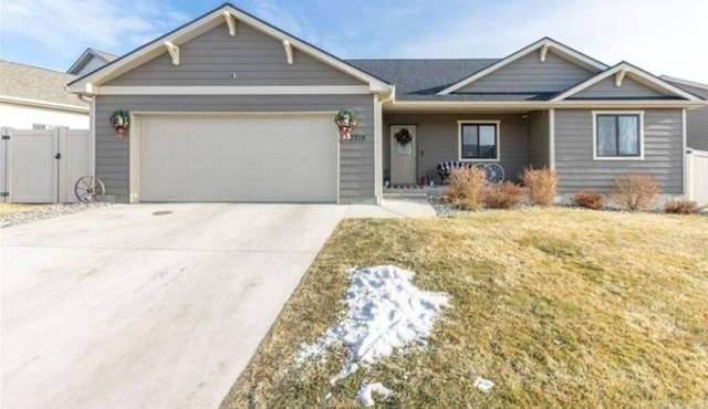 Premium Home with Fire Pit-Patio Private Park, Walking Path, Family Neighborhood