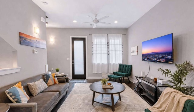 Premium house for large groups with sky deck view!