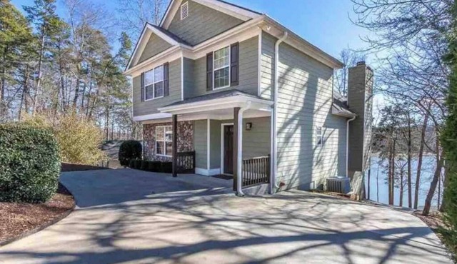 Premium Lake Retreat, Large Deep-Water Dock, Rec Room, Updated