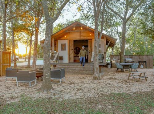 Premium Lakefront Cabin 1 The Armadillo