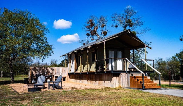 Premium Lakefront Cabin #4: The Cardinal (Austin)