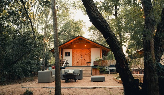 Premium Lakefront Cabin #2: The Magnolia (Austin)