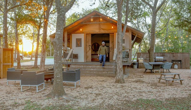 Premium Lakefront Cabin #1: The Armadillo (Austin)