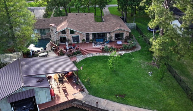 Premium Lakefront Villa with Pool, Private Dock & Boathouse on Cedar Creek