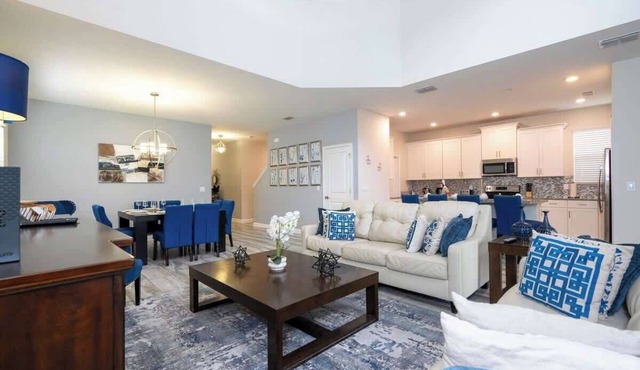 Premium Location 5BR Home w/Pool – Storey Lake