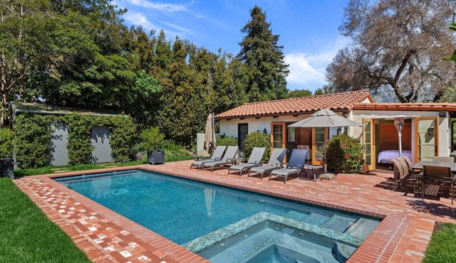 Premium Location Heated Pool & Hot Tub walk to Lower Village