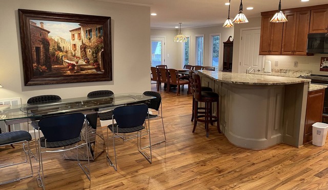 Premium Location in Charlotte! 5br, 4ba- Sleeps 14