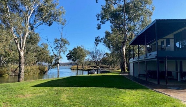 Premium Location on the Murray River - Lake Carlet
