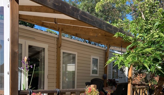 Premium luxury air-conditioned mobile home, 3 bedrooms in LES VIGNES 5* campsite