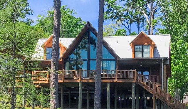 Premium+ Luxury Log Lodge, Prime Fishing, Double-Deck and Dock,Lake Views