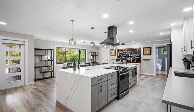 Premium Mahogany Lane Villa Sophisticated Home w/Pool, Spa & Pond Views
