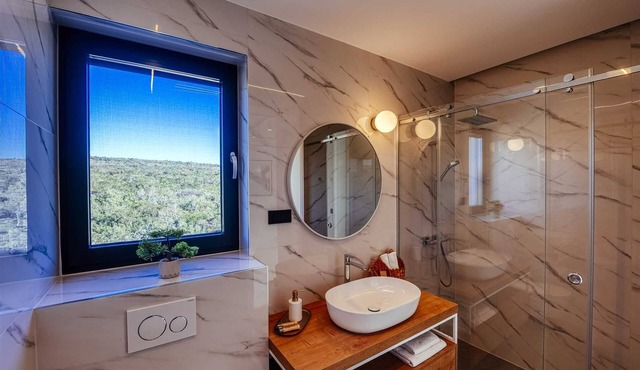 Premium, modern and luxurious Villa AMore