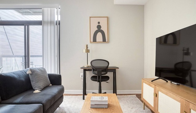 Premium Mt Vernon 1BR, w/Gym, W/D & Roof Deck, near Metro, by Blueground