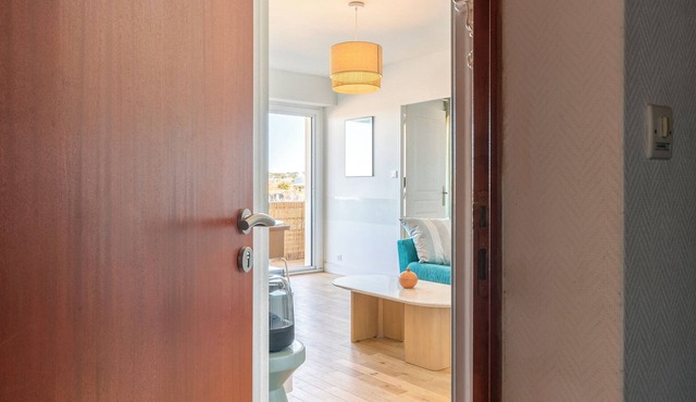 Premium oceanfront apartment. Ideal for couples or small families.