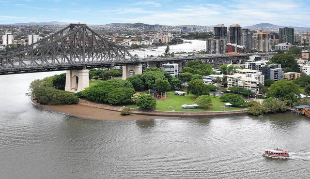 Premium Riverside Apartment|Prime City Location