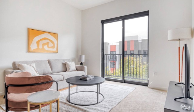 Premium Santana Row 1BR w/Gym & Pool, 10 mins to Google, by Blueground