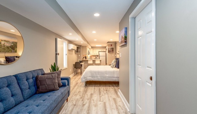 Premium Studio in Historic District, Walking Distance to Restaurants & Shops!