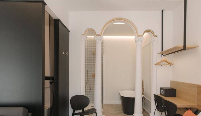 Premium studio with whirlpool bath
