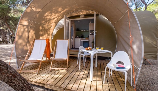 Premium tent lodge for family