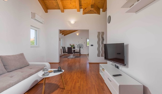 Premium Two-Bedroom Apartment/BEACH 5 minutes/GARDEN