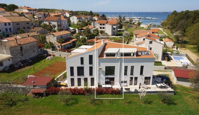 PREMIUM VACATION HOME WITH SEAVIEW
