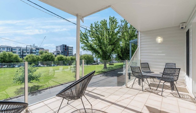 Premium Waterfront Stay in the heart of Geelong