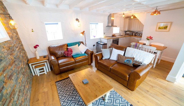 Preseli Cottage, Wynd Hill Hideaway - walk to coast path, beach and pub!