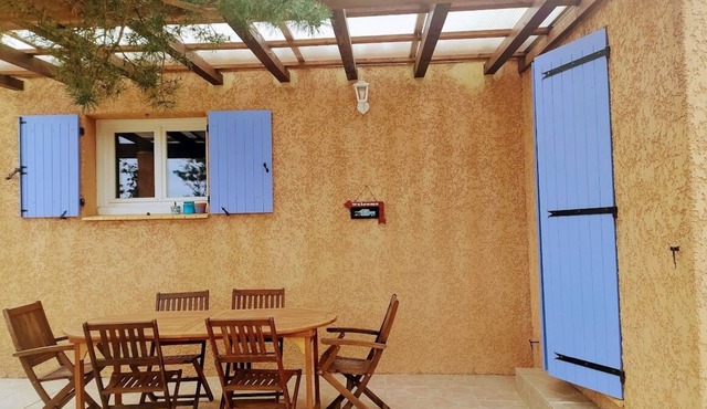 preserved and wooded, nature and Zen for this villa with secure pool