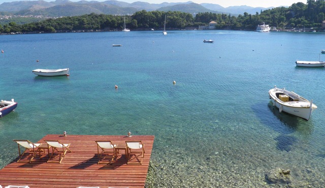 President apartment surrounded by ancient walls, two meters from the sea