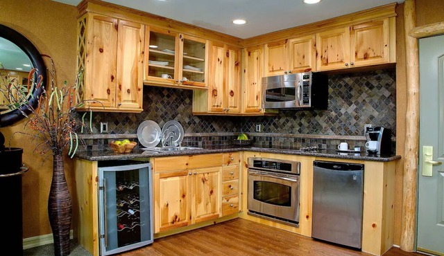 Presidential Suite at The Retreat on Charleston Peak with Free Parking Included!