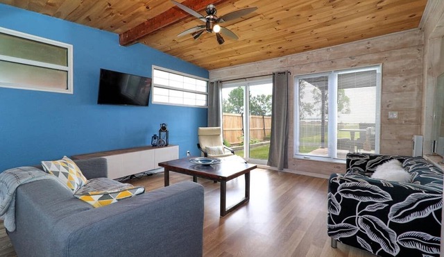 Presqu’ile BeachHouse Cottage on Presqu'ile Beach