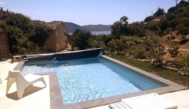 PRESS PAUSE Swimming pool, sea view and beach on foot