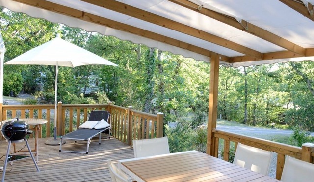 Prestigious cottage on a nature estate A04