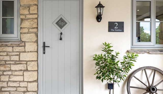 Prestbury Stables, Cheltenham - sleeps 4 guests in 3 bedrooms